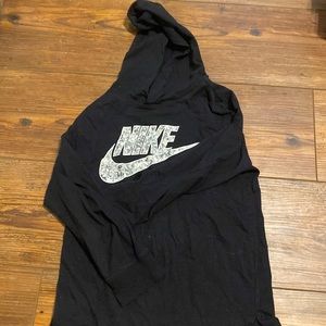 2 SHIRTS FOR $12!!! Light weight Nike sweatshirts for kid boys size T 7